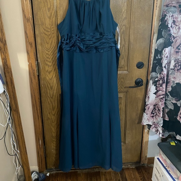 David’s Bridal Formal Dress - Picture 1 of 3